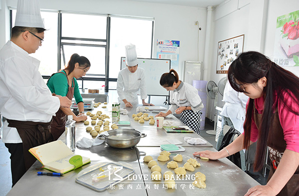 学完后开店，有创业指导吗？